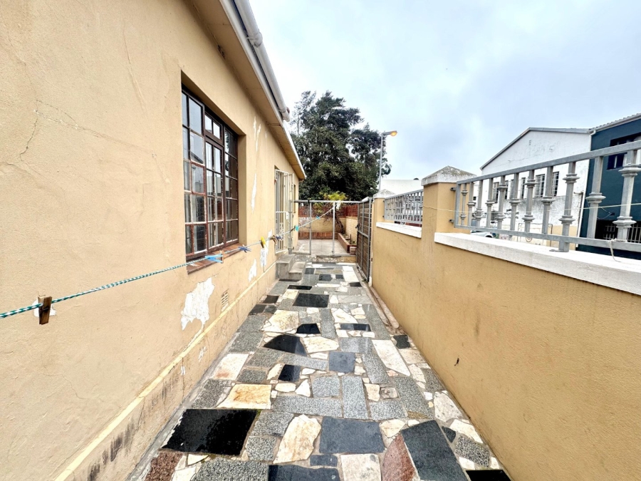 5 Bedroom Property for Sale in Woodstock Western Cape